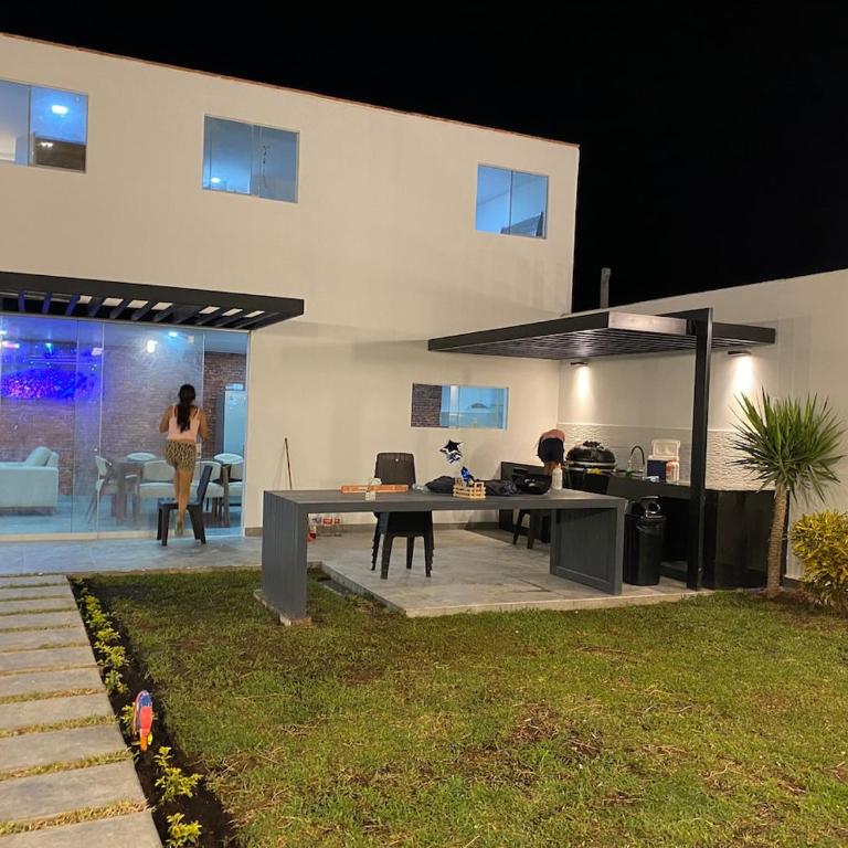Modern house with pool in Ica - Villa - 3