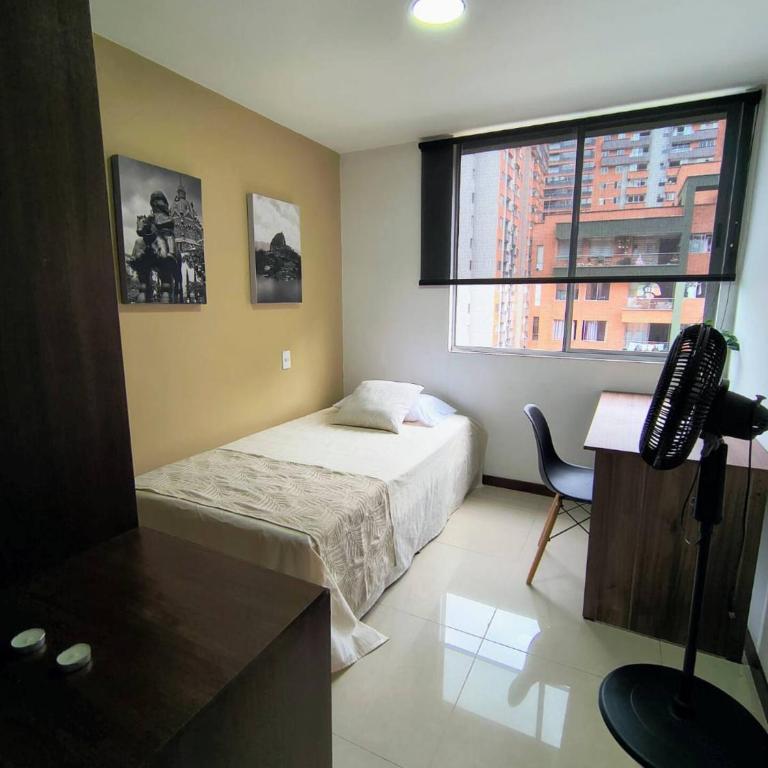 Apartamento Completo Poblado - Ubicacion Central con Parqueadero - Apartamento de 2 dormitorios - 51