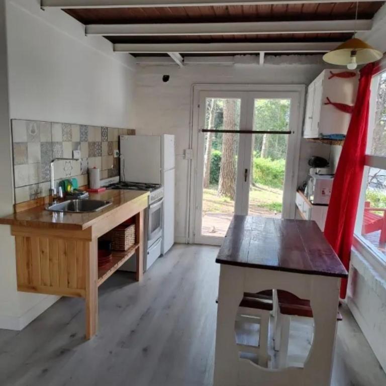 Las Capitol Casa roja - Three-Bedroom House - 22