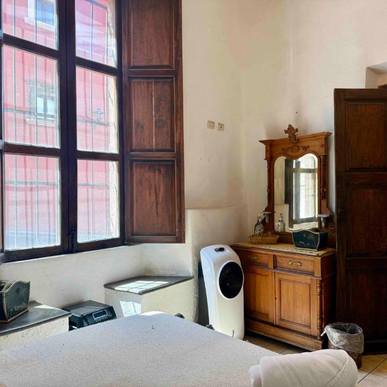 4 BD Colonial in Centro Near the Parish-7 Min Walk - Four-Bedroom House - 60