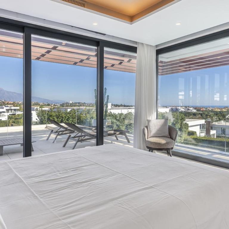 Luxury Five Bedroom Villa with Sea View - Villa - 35