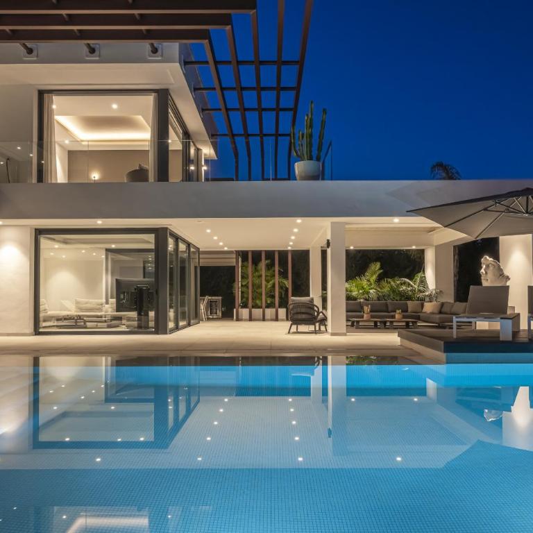 Luxury Five Bedroom Villa with Sea View - Villa - 57