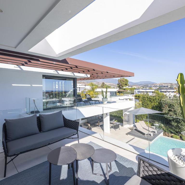 Luxury Five Bedroom Villa with Sea View - Villa - 25