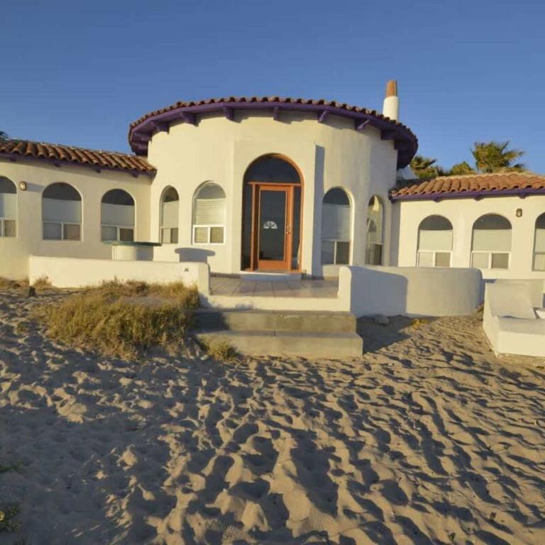 Charming and Rustic Beachfront Home Sun House - Apartment - 3