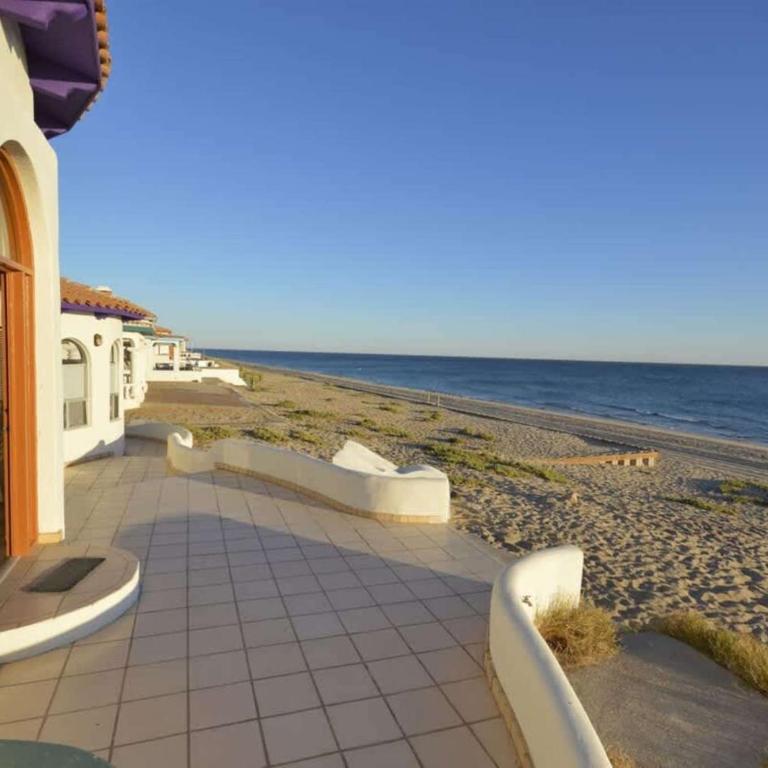 Charming and Rustic Beachfront Home Sun House - Apartment - 1