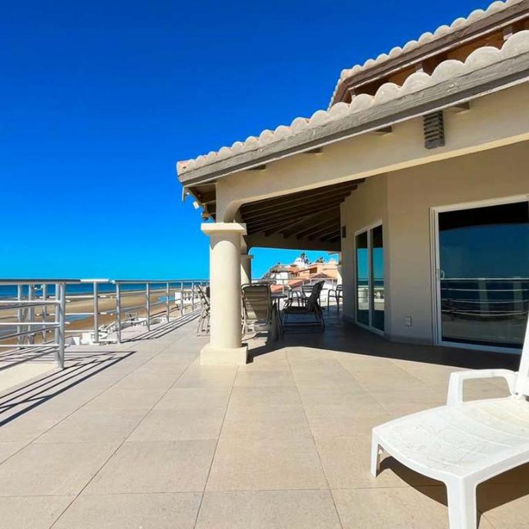 Spacious Family Beachfront Home The Beach House - Vacation Home - 8