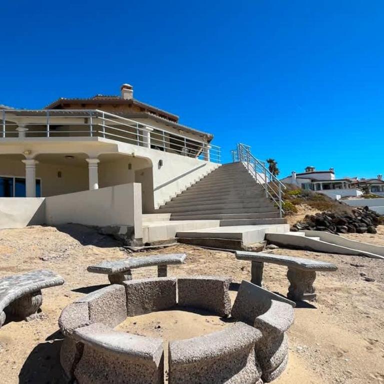 Spacious Family Beachfront Home The Beach House - Vacation Home - 2