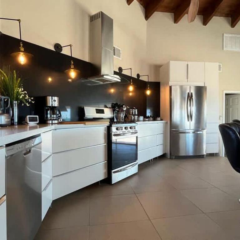 Spacious Family Beachfront Home The Beach House - Vacation Home - 20