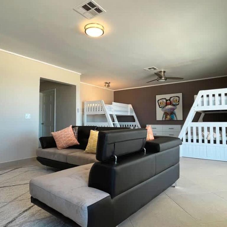 Spacious Family Beachfront Home The Beach House - Vacation Home - 34