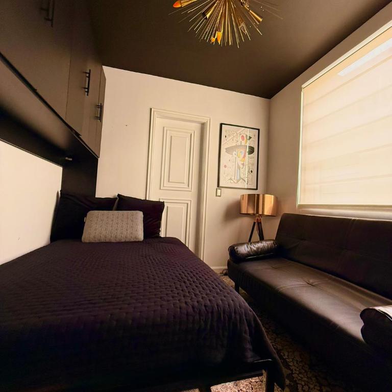 Art Deco Suite! In the heart of Colonia Roma! - Two-Bedroom Apartment - 11