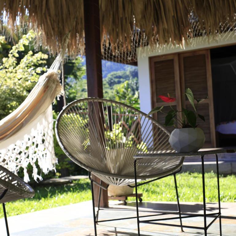 Finca Flor de Maria - Habitación con cama grande y vistas al jardín - 7