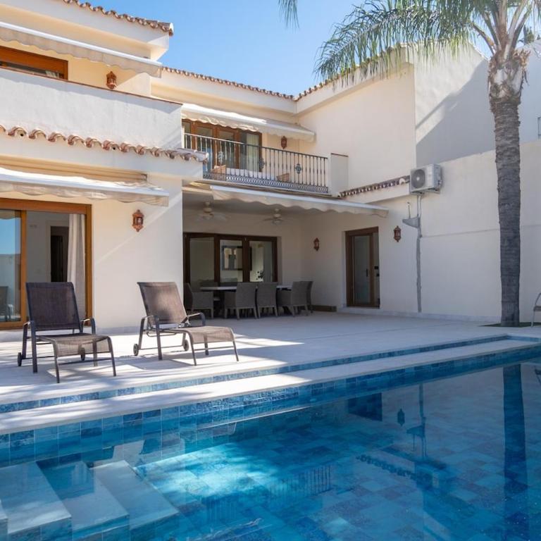 Beach Town Villa, Private Pool, Playa at 300 m - Villa - 1