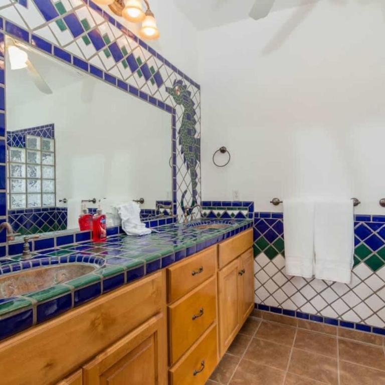 Spacious and Secluded Home Villa Hermosa II - Apartment - 10