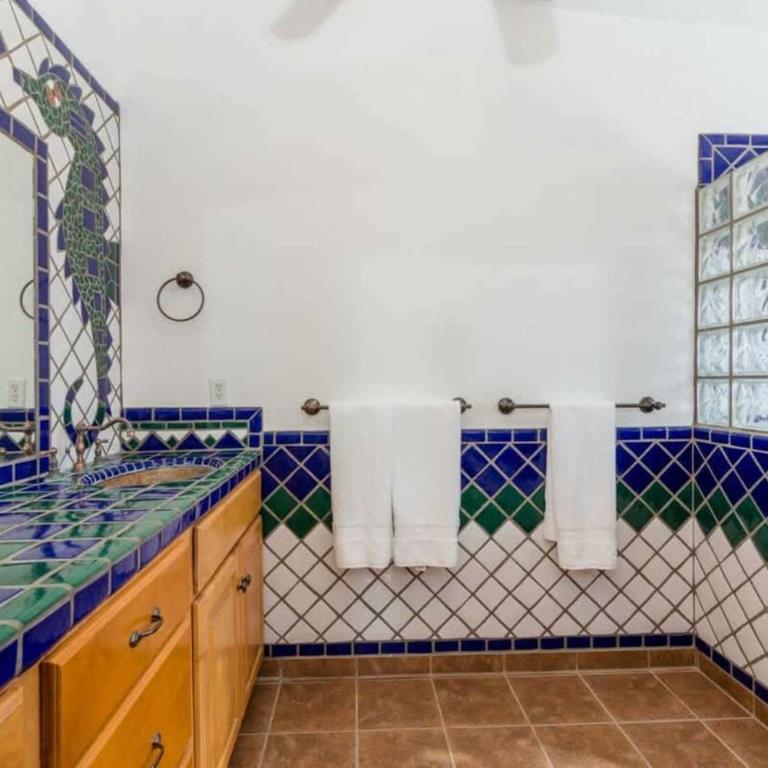 Spacious and Secluded Home Villa Hermosa II - Apartment - 11