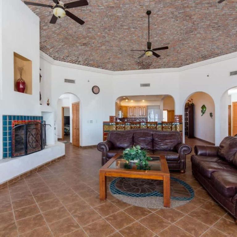 Spacious and Secluded Home Villa Hermosa II - Apartment - 24