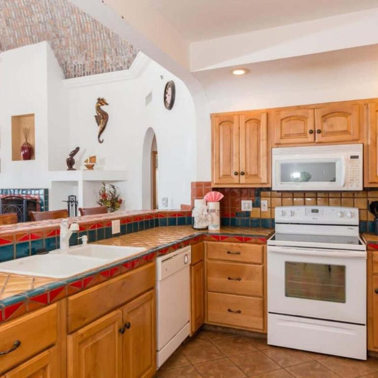 Spacious and Secluded Home Villa Hermosa II - Apartment - 27