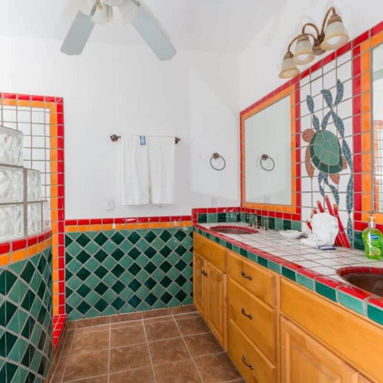 Spacious and Secluded Home Villa Hermosa II - Apartment - 30