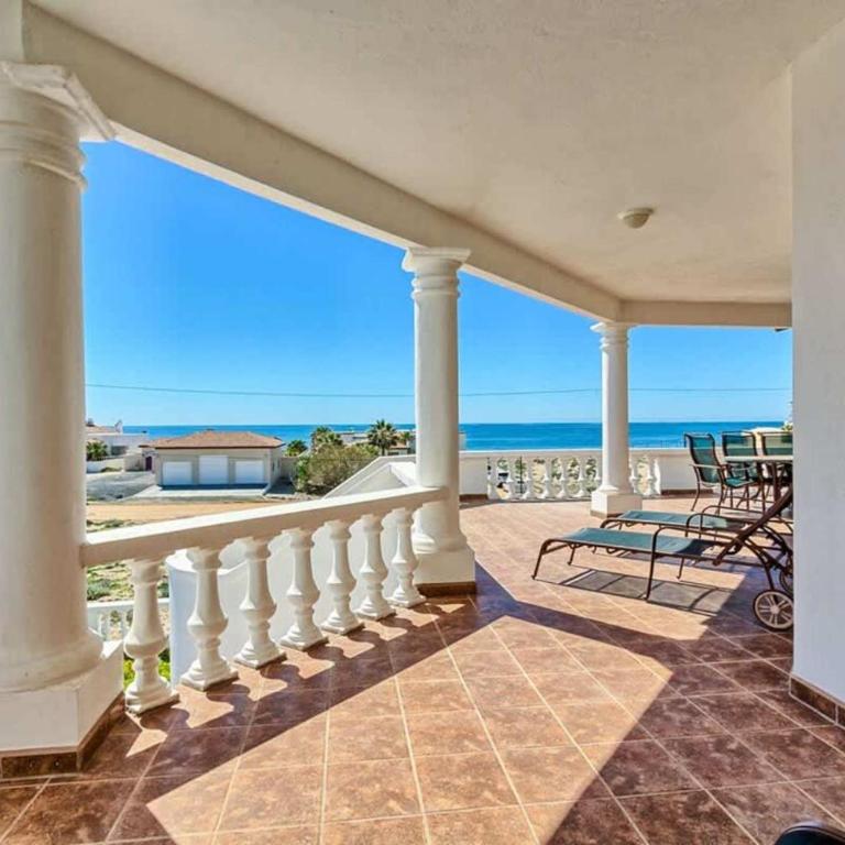 Spacious and Secluded Home Villa Hermosa II - Apartment - 39