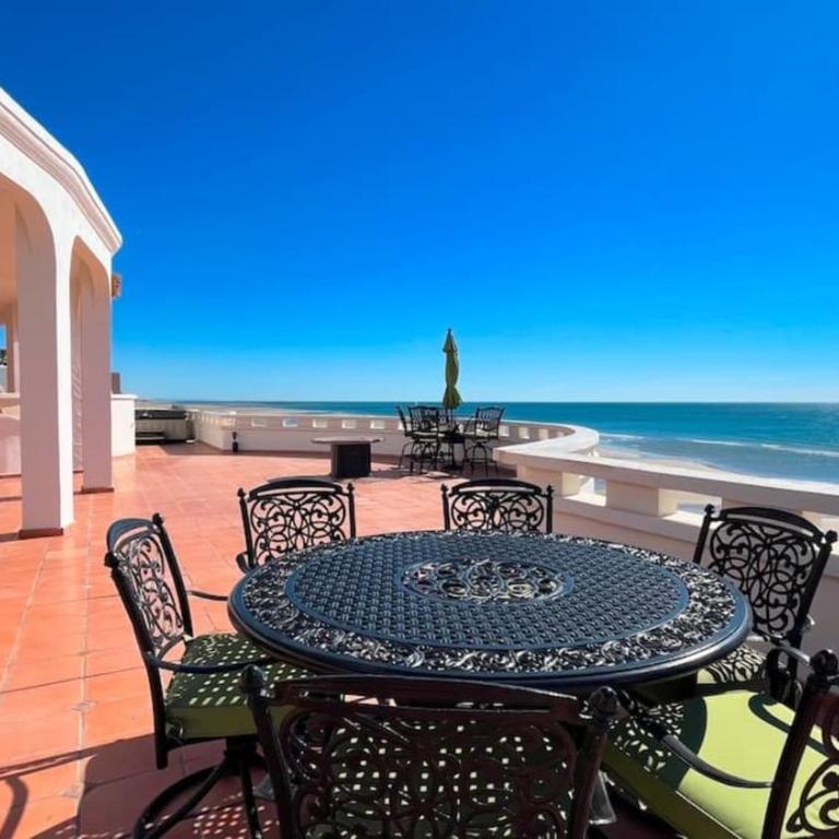 Spacious Home in Las Conchas Villa de la Playa - Apartamento - 1