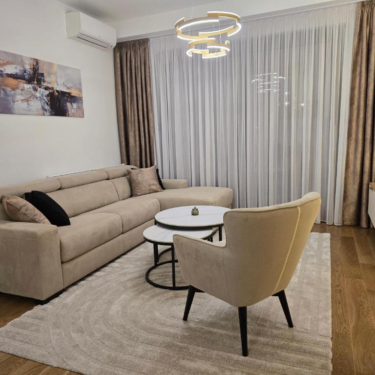 Lux Apartments Maya 2 - Two-Bedroom Apartment with Balcony - 3