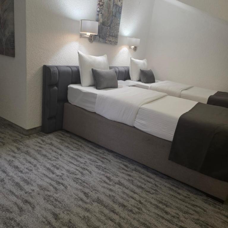 Hotel Garni Ideal - Standard Double or Twin Room - 2