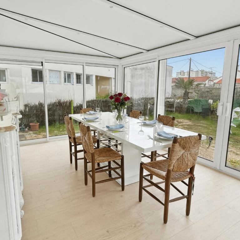 Séjour détente jacuzzi & sauna et plage à 200m - Two-Bedroom Apartment with Terrace - 3