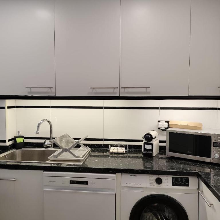 Blue Ocean Apartments - Deluxe Two-Bedroom Apartment with Garden View - 21