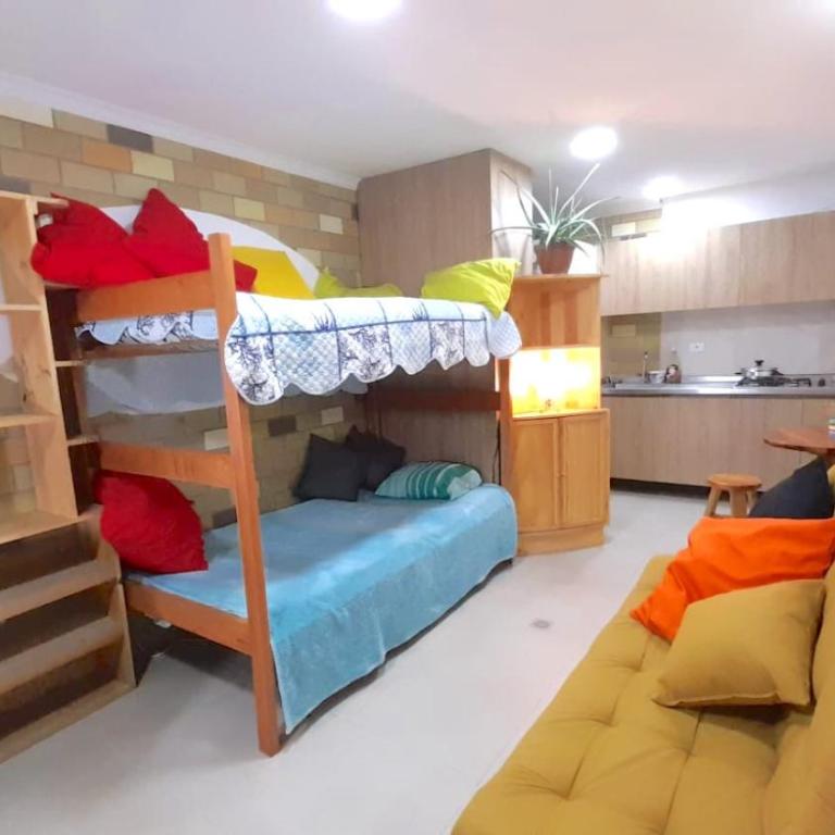 Hostal SAVEVA - Habitación Familiar - 1