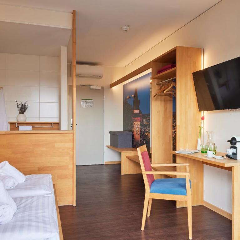 I AM HOTELS Graz-Seiersberg - Deluxe Doppelzimmer mit Balkon - 7