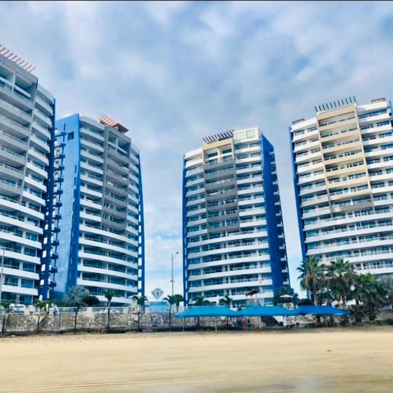 Diamond Beach Tonsupa - Three-Bedroom Apartment - 1