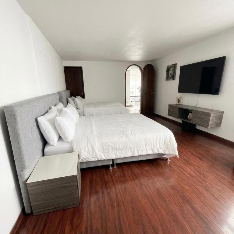 Exclusiva y cómoda casa totalmente equipada. La casa está ubicada en una parte muy estratégica de la ciudad, sector EL CABLE + ZONA ROSA + RESTAURANTES+ DISCOTECAS - Casa de 4 dormitorios - 4
