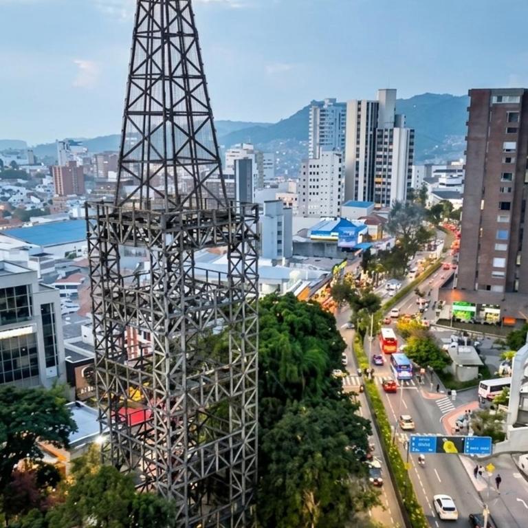 Exclusiva y cómoda casa totalmente equipada. La casa está ubicada en una parte muy estratégica de la ciudad, sector EL CABLE + ZONA ROSA + RESTAURANTES+ DISCOTECAS - Casa de 4 dormitorios - 15