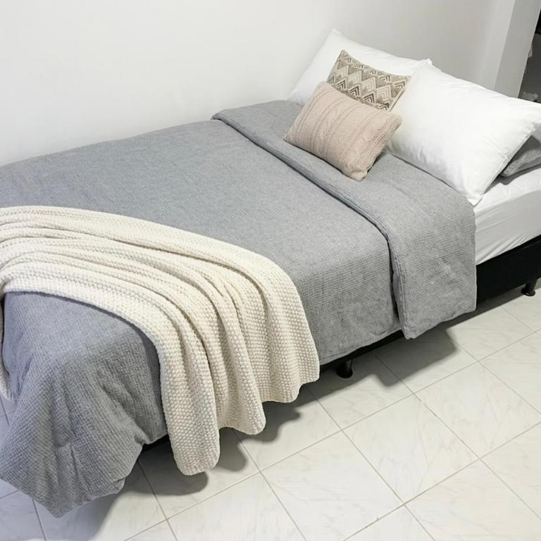 Exclusiva y cómoda casa totalmente equipada. La casa está ubicada en una parte muy estratégica de la ciudad, sector EL CABLE + ZONA ROSA + RESTAURANTES+ DISCOTECAS - Casa de 4 dormitorios - 10