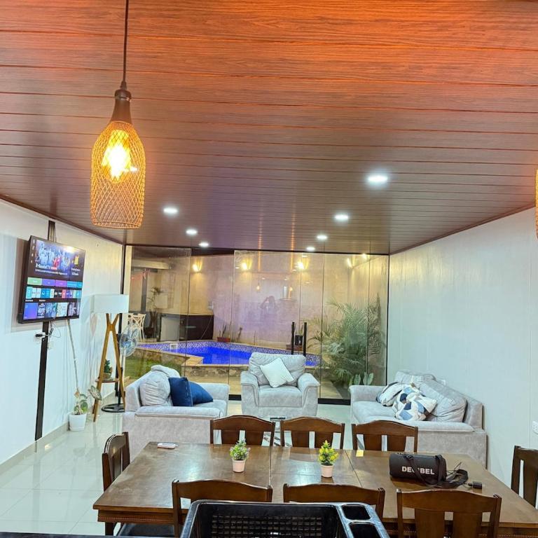 Pool house, garden, grill - Four-Bedroom House - 1