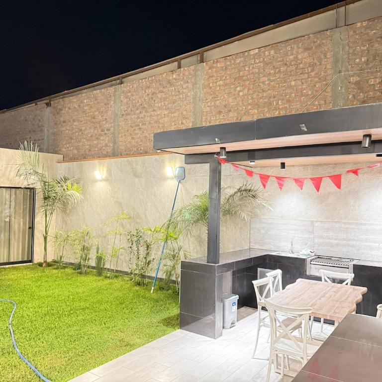 Pool house, garden, grill - Four-Bedroom House - 13