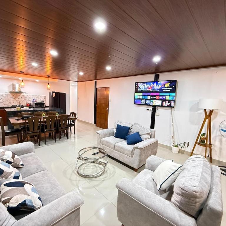 Pool house, garden, grill - Four-Bedroom House - 23