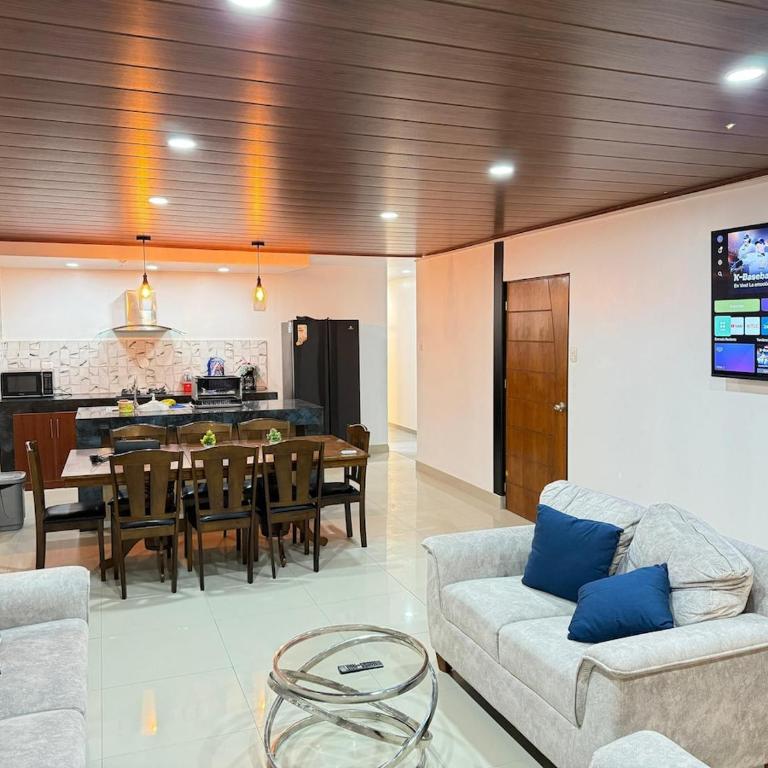 Pool house, garden, grill - Four-Bedroom House - 29