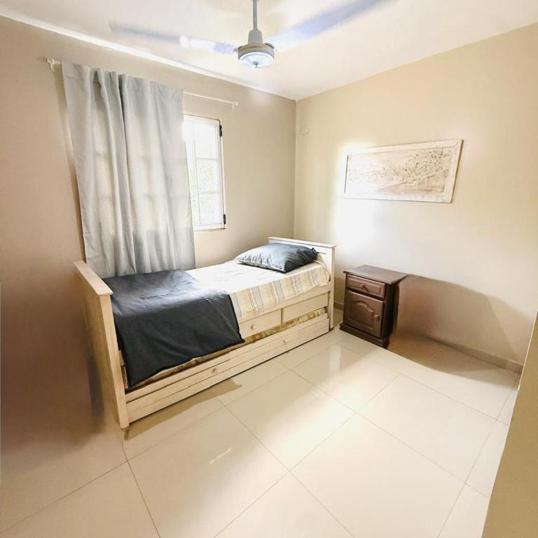 Casa Lima con pileta y jardín - Three-Bedroom House - 9