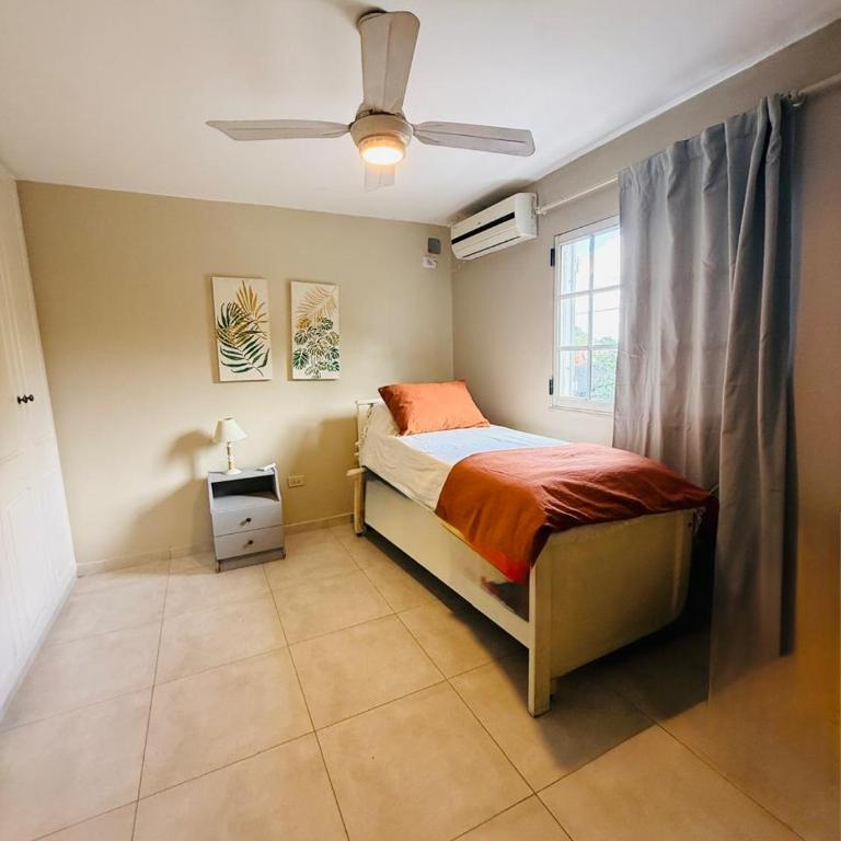 Casa Lima con pileta y jardín - Three-Bedroom House - 10