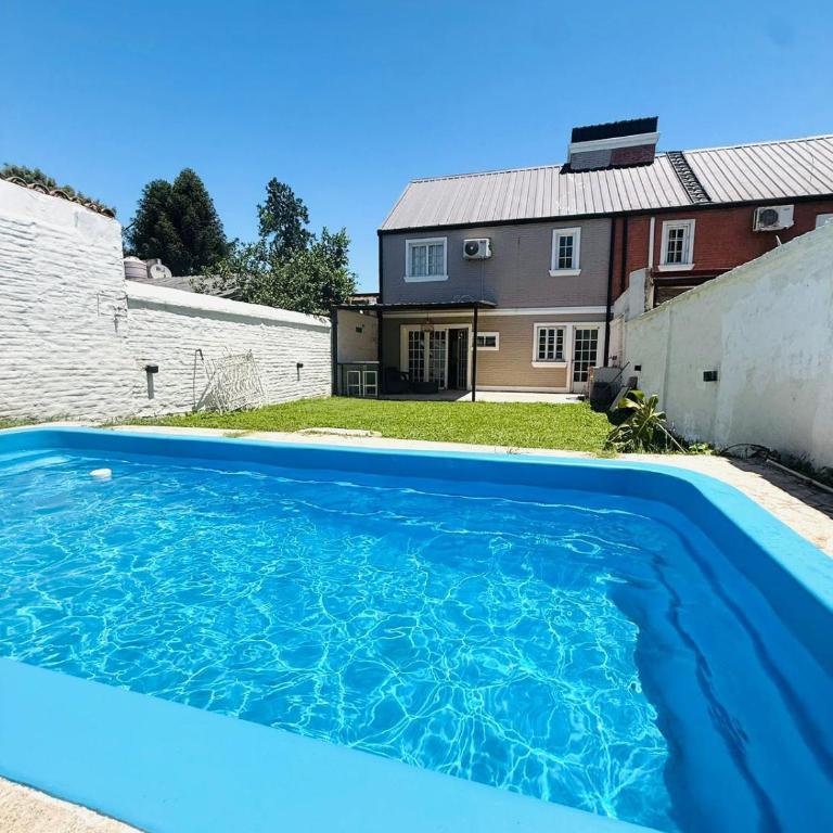 Casa Lima con pileta y jardín - Three-Bedroom House - 17