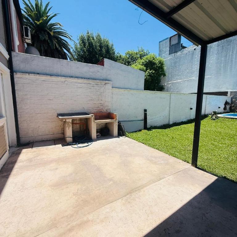 Casa Lima con pileta y jardín - Three-Bedroom House - 18