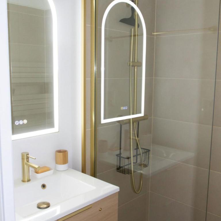 Appartement Double Balcon 4 pers plage 100m - Apartment - 90