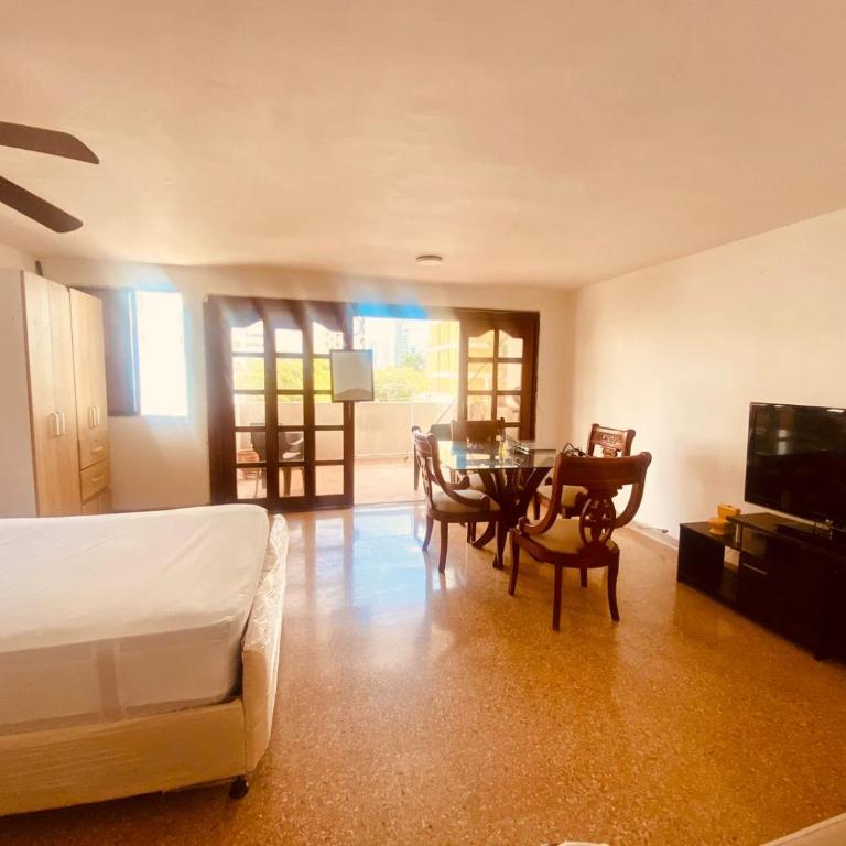 Guest bedrooms economy in Bocagrande Beach Cartagena - Studio with Balcony - 6
