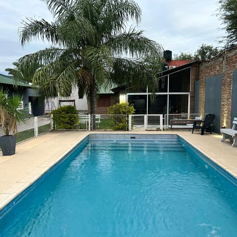Hermosa Casa con Quincho y pileta - Three-Bedroom House - 3