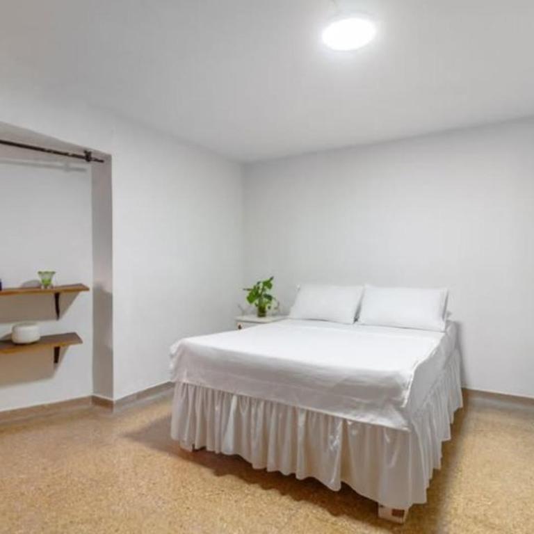 Guest bedrooms economy in Bocagrande Beach Cartagena - Standard Twin Room with Shared Bathroom - 2