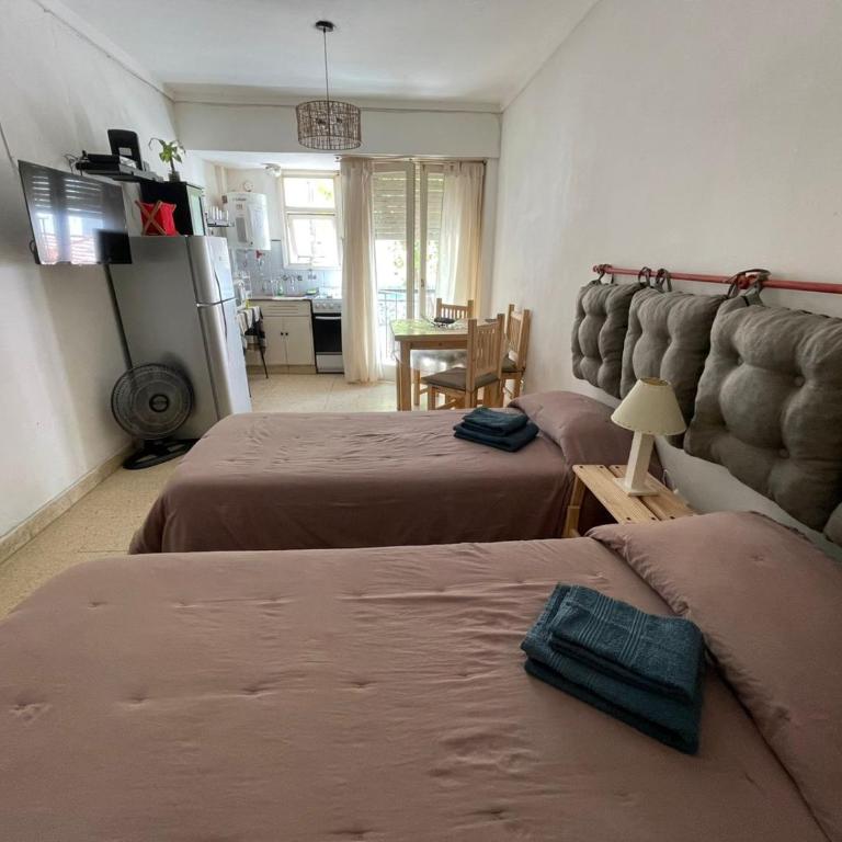 Ambiente con balcon a la calle, excelente ubicación! - Apartamento de 1 dormitorio - 3