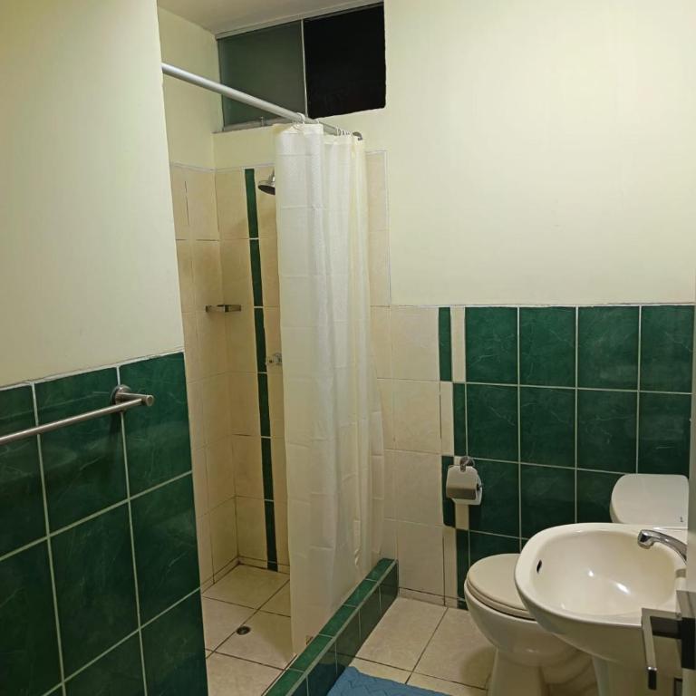 Habitaciones matrimoniales en el centro de la ciudad Ilo, Perú - Habitación Doble con baño privado - 1