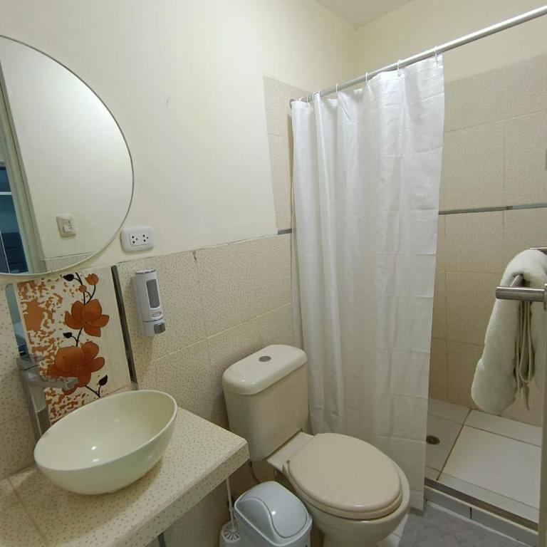 Habitaciones matrimoniales en el centro de la ciudad Ilo, Perú - Habitación Doble con baño privado - 4