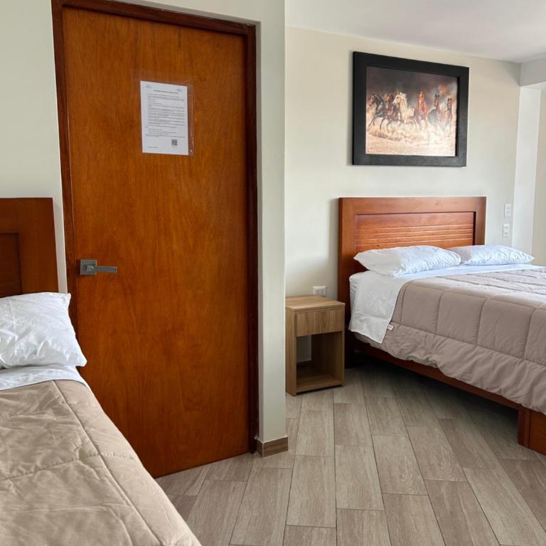 Hotel Altavista - Deluxe Double Room with Two Double Beds - 2
