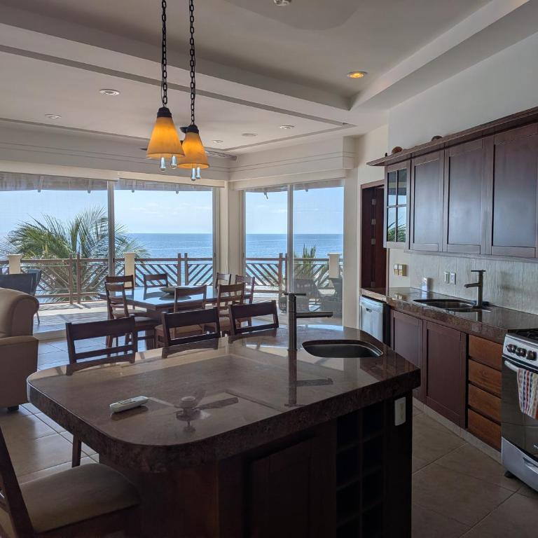 Vivo Resorts Ocean Front Apartments - Apartamento Deluxe de 4 dormitorios - 12